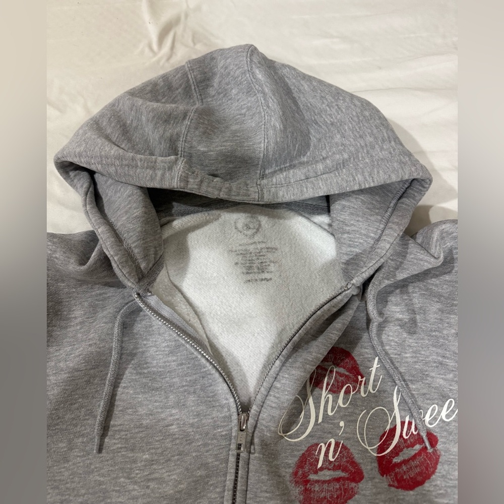 Sabrina Carpenter Gray Hoodie Short n Sweet Tour Merch!!! - Picture 2 of 4